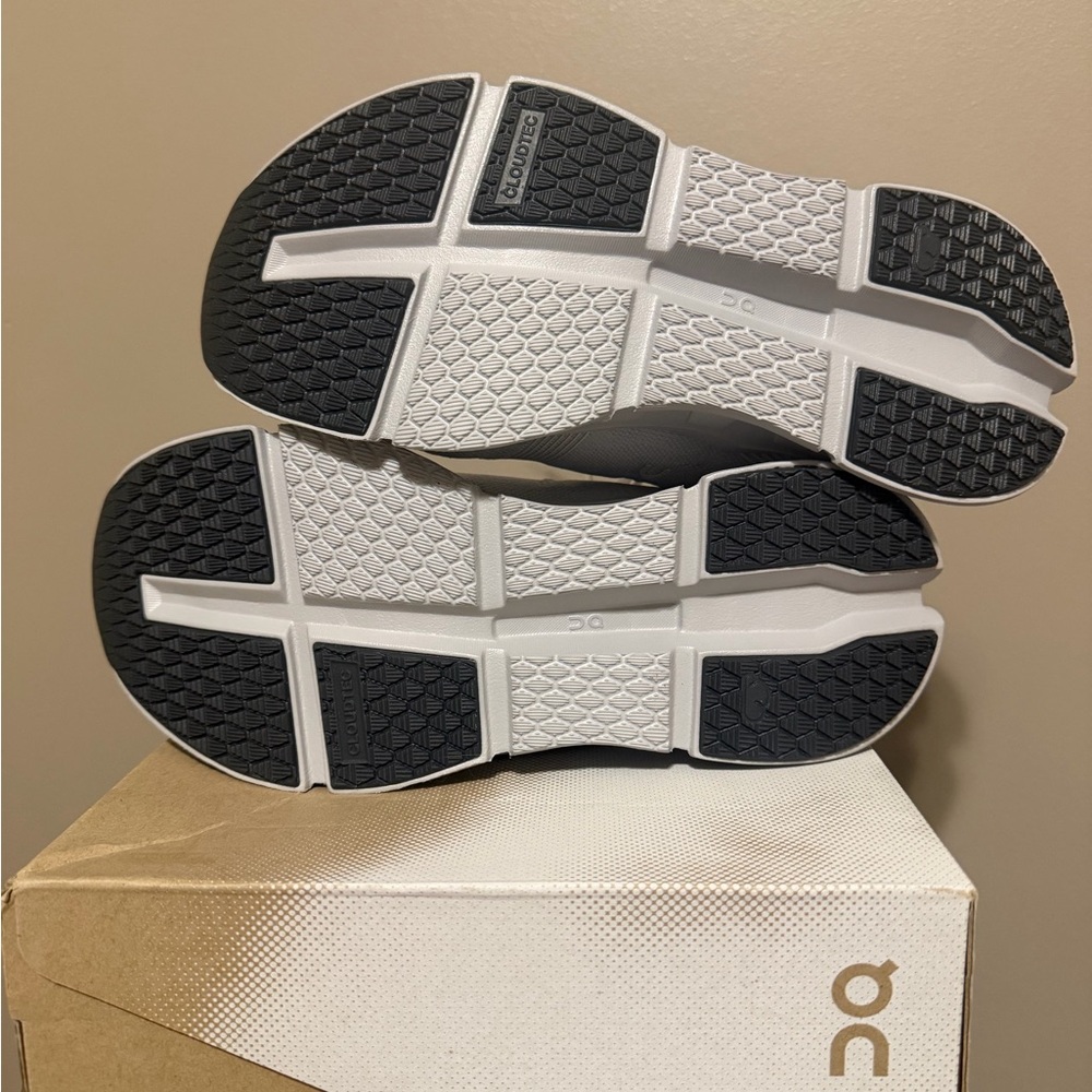 Cloudgo Road-Running Shoes - Women's Size 9 - Picture 4 of 6